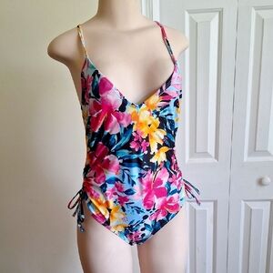 🎁Floral One Piece Swimsuit Size S/M FREE with Bundle Purchase